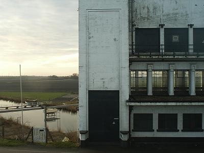 Gemaal Lely in de IJsselmeerdijk bij Medemblik.